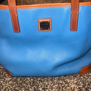 Blue pebble Dooney & Bourke handbag.